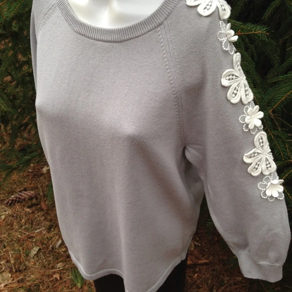 j.Crew gray sweater with white appliqué large